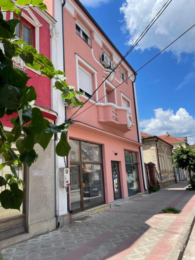 Pink House Apartments Jagodina Dış mekan fotoğraf