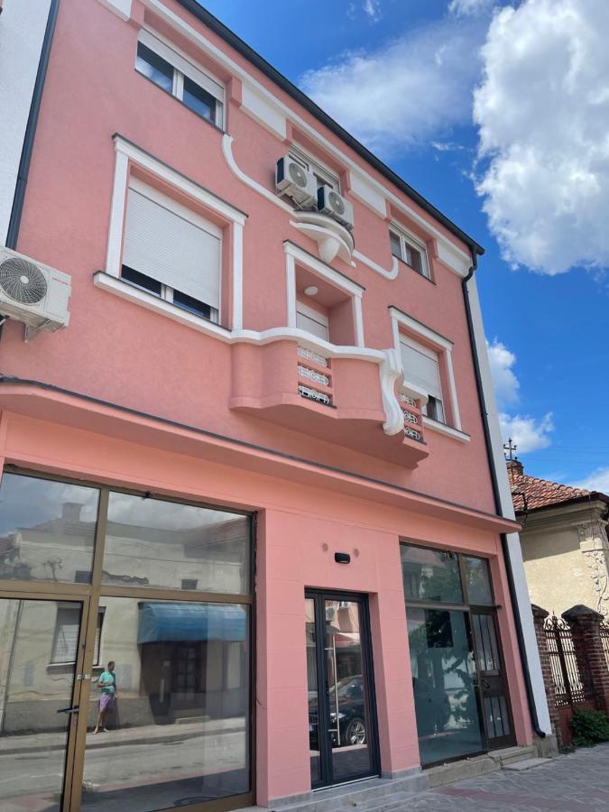 Pink House Apartments Jagodina Dış mekan fotoğraf